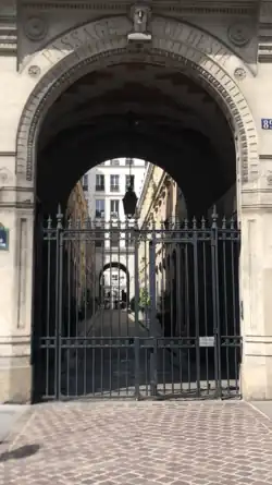 Accès au n° 89 de la rue du Faubourg-Saint-Martin.