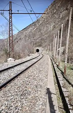 Accès supérieur du tunnel (vue frontale), sur la commune de Mérens-les-Vals.