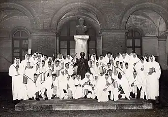 Accueil des étudiants de première année à l'ancienne école