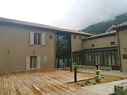 Hall d'accueil et l'orangerie.