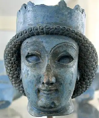Tête d'un personnage en lapis-lazuli (Ve siècle av. J.-C.)