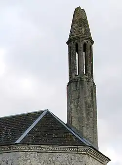 La lanterne des morts de la chapelle Bellet.