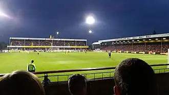 Photographie d'une pelouse verte lors d'un match.