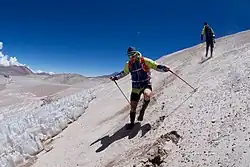 Nico Valsesia durant son record d'ascension de l'Aconcagua en duathlon en 2015.