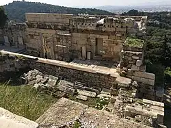 Arrière de la porte Beulé, à l'est.