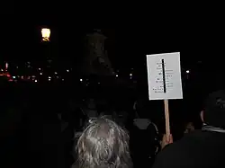 Paris, acrostiche Je suis Charlie avec les noms ou prénoms des 12&nbsp;victimes.