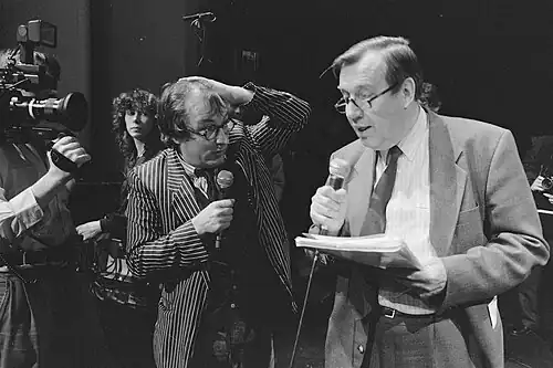 En 1988 dans une mobilisation pour sauver de la fermeture De Kleine Komedie. Il est ici en discussion avec Clovis Cnoop Koopmans&nbsp;(nl)