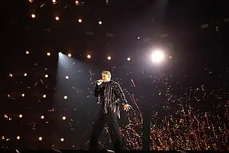 Adam Woods interprétant Supernatural.