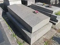 Tombe d'Adolphe-Édouard Défossé au cimetière de Grenelle (division 7).