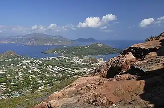 Vulcano avec son isthme.