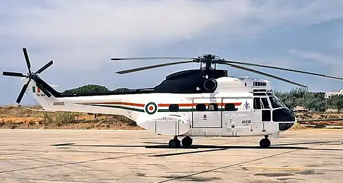 SA-330G Puma TU-VAS à l'aéroport de Faro en 1986