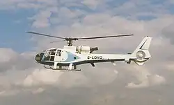 Un hélicoptère en vol.