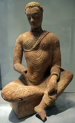 Buddha assis en délassement royal. Vallée de Ghorband, Monastère de Fondukistan. VIIe&nbsp;siècle. Musée Guimet.