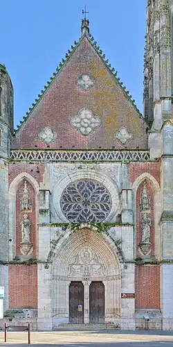 Corps central de la façade.