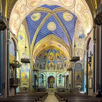 Vue générale de la nef et du chœur.