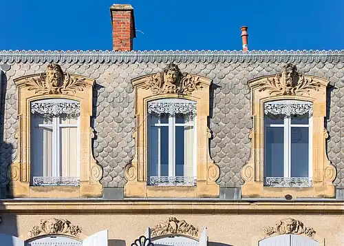 Partie haute de la façade de la maison Jailles.