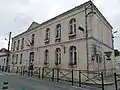 La mairie d'Aigrefeuille-d'Aunis vue depuis la place de la République.