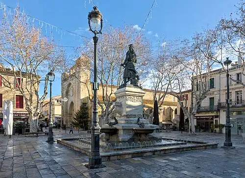 La place Saint-Louis.