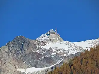 L'aiguille des Grands Montets depuis Chamonix-Mont-Blanc au sud-ouest.