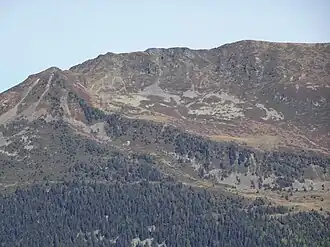 L'aiguillette des Houches vue depuis le mont Lachat au sud par-delà la vallée de Chamonix.