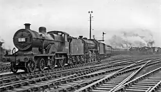 Trains spéciaux à l'occasion de la course hippique du Grand National à Aintree. La 40615 assiste une B1 ex-LNER.