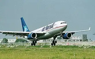 Air Transat A330 au départ d'Amsterdam-Schiphol.