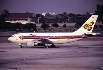 HS-TIA, l'Airbus A310-200 de Thai Airways International impliqué dans l'accident, ici à l'aéroport international Don Muang en juin 1997.