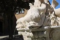 La Fontaine des Quatre-Dauphins (détail).