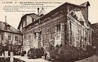Carte postale en noir et blanc représentant un bâtiment.