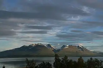 Akka vue depuis la station touristique de Ritsem.