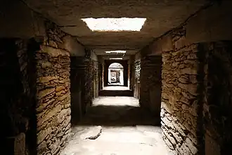 Tombe des arches en brique.