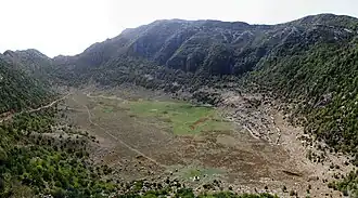Grande doline près de Al Malek, Gouvernorat de Lattaquié, Syrie.