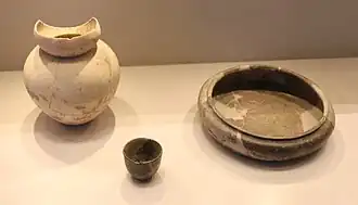 Vaisselle en albâtre et obsidienne. Tel Kabri, culture de Wadi Rabbah.