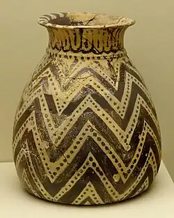 Alabastre à décor en zigzag. Période néo-palatiale, SM I B, 1500–1450 av. J.-C.