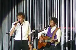 Description de l'image Alain Souchon & Laurent Voulzy Forest National 2015.JPG.