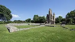 Photographie en couleurs des ruines d'un édifice antique