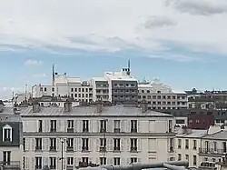 Toiture blanche de plusieurs immeubles