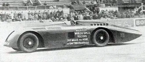 Albert Divo sur la Sunbeam 1000 hp Mystery Z d'Henry Segrave (RM) en exhibition à Montlhéry (1927)