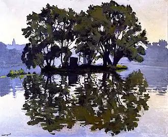 Tableau presque entièrement occupé par un bouquet d'arbres sombres se reflétant dans l'eau, sur fond un peu brumeux