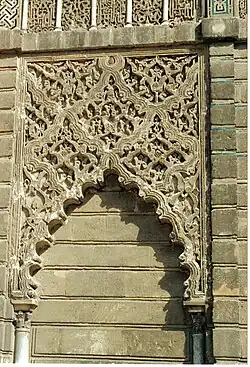 Alcazar de Séville : arc sous sebka d'inspiration almohade.