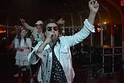 Description de l'image Alex Rossi, “Christophe, de Jour comme de Nuit”, Rosa Bonheur sur Seine, Paris, France (04-05-2022) · © Danilo Samà.jpg.