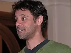 Alexander Siddig interprète Amon