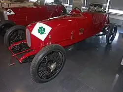 Photo d'une Alfa Romeo RLTF exposée dans un musée.