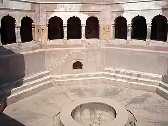 À Farrukhnagar (en) dans l'Haryana.