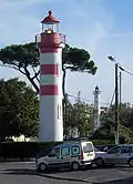 Le phare du Gabut. Au fond, le phare du quai Valin.