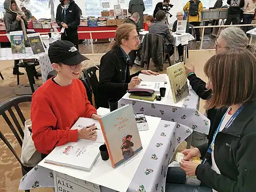 Alix Garin et Thomas Gilbert dédicacent leurs album à l'occasion du festival international de bande dessinée de Lausanne en 2021.