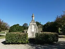 Le monument aux morts.