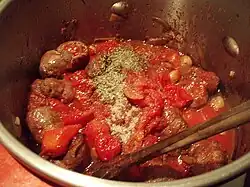 Ajout des tomates et herbes de Provence.