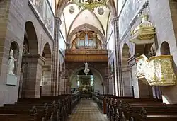 Vue intérieure de la nefvers la tribune d'orgue.