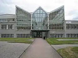 Gustavslundvägen 141.